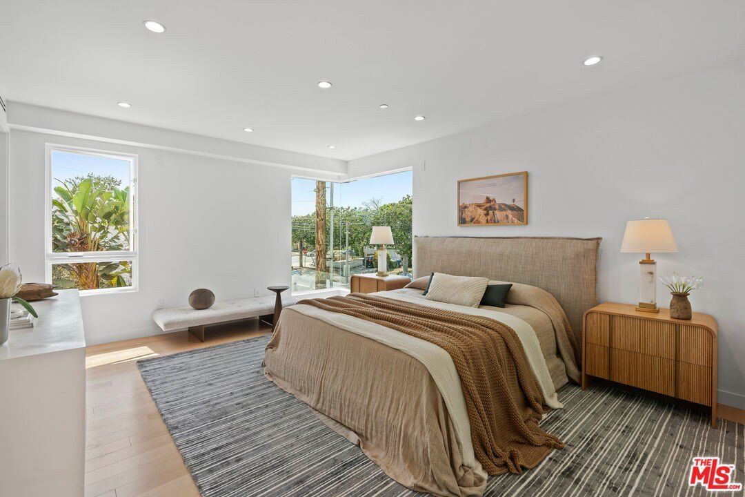 11622 Charnock Rd. Los Angeles, CA 90066