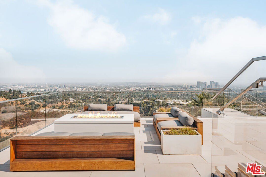 1460 Laurel Way. Beverly Hills, CA 90210