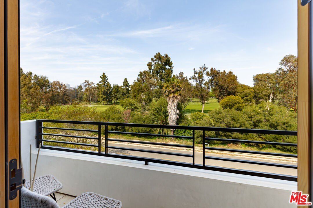 2565 Patricia Ave. Los Angeles, CA 90064