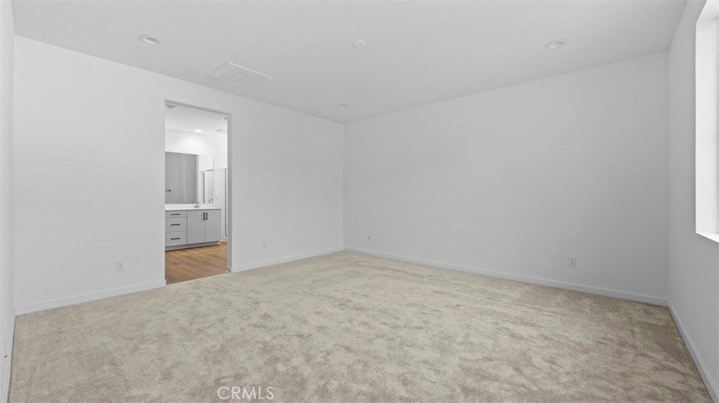 7044 Mallow Drive Mall. Fontana, CA 92336