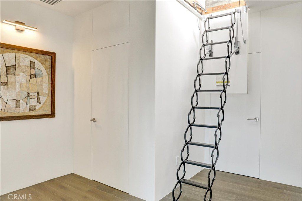 2434 Prospect Avenue. Montrose, CA 91020