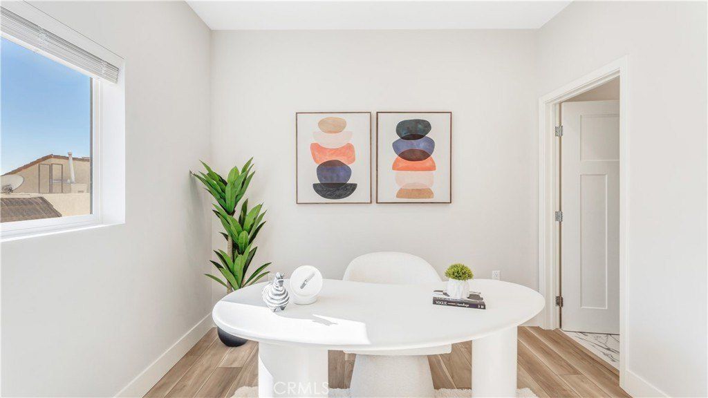 1821 12 Westholme Avenue 12. Los Angeles, CA 90025