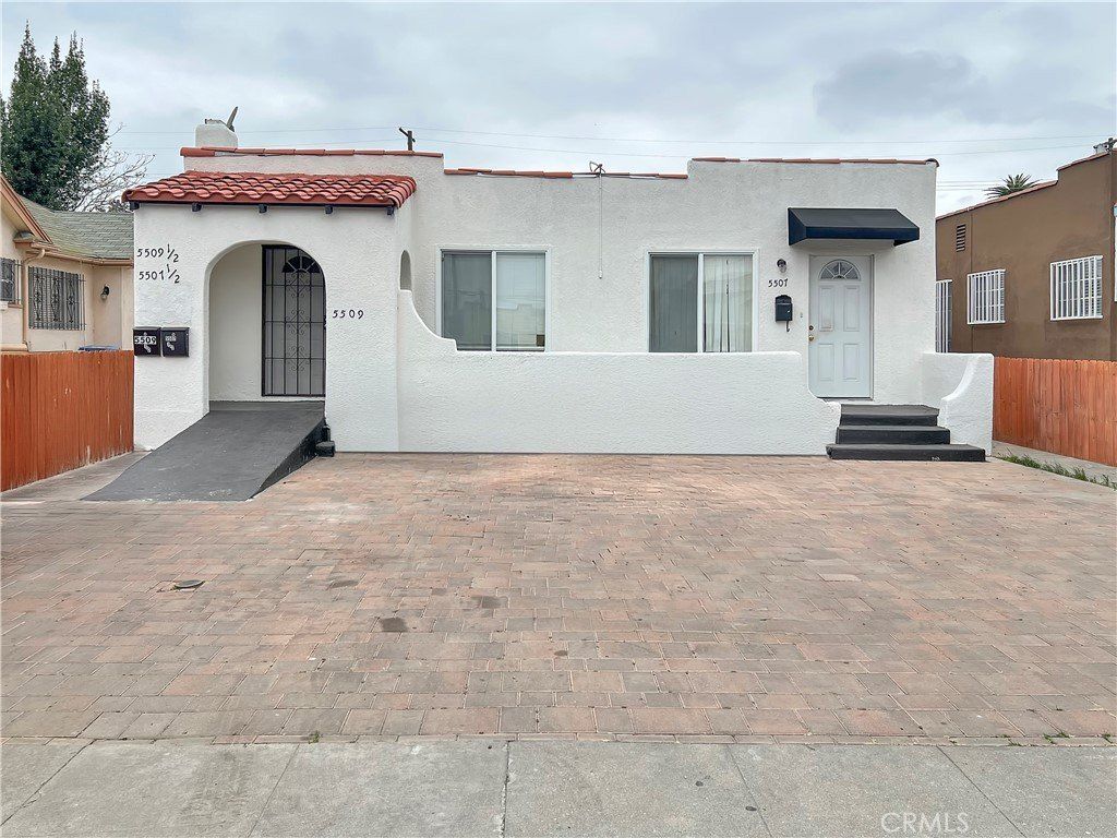 5507 S Manhattan Place. Los Angeles, CA 90062