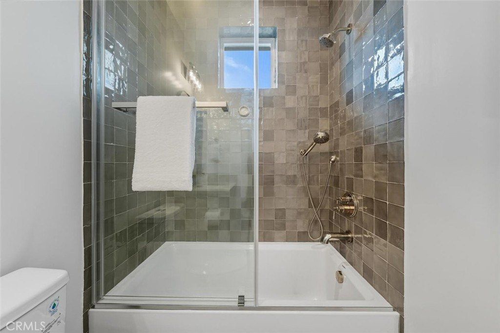 2904 Palm Avenue. Manhattan Beach, CA 90266