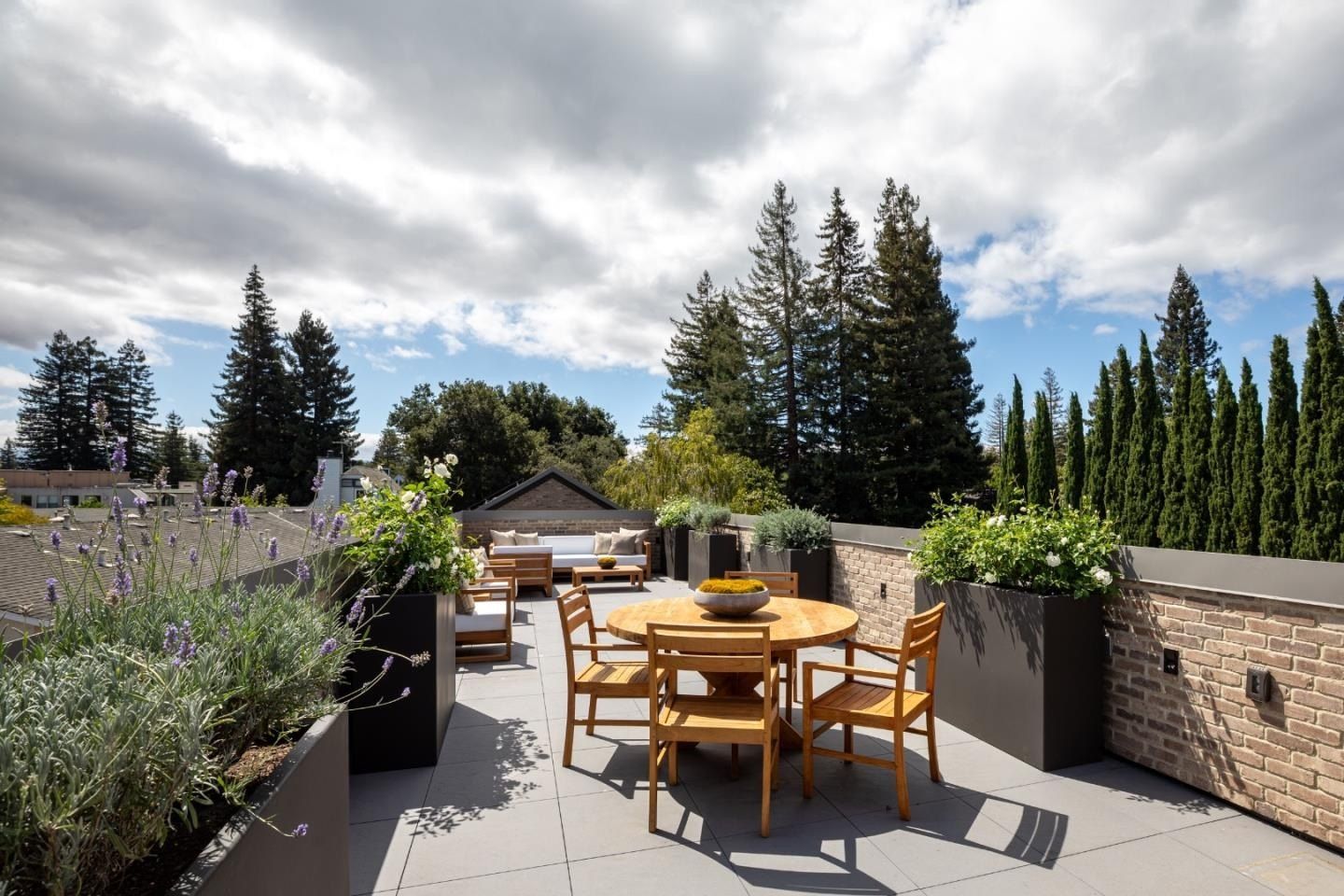 160 Waverley St. Palo Alto, CA 94301