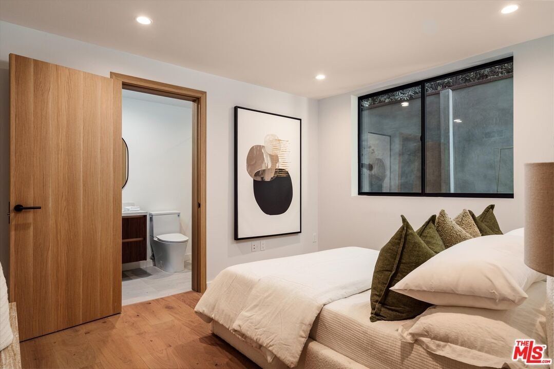 2822 Avenel St. Los Angeles, CA 90039