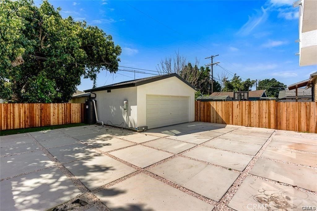 136 W 48Th Street. Los Angeles, CA 90037