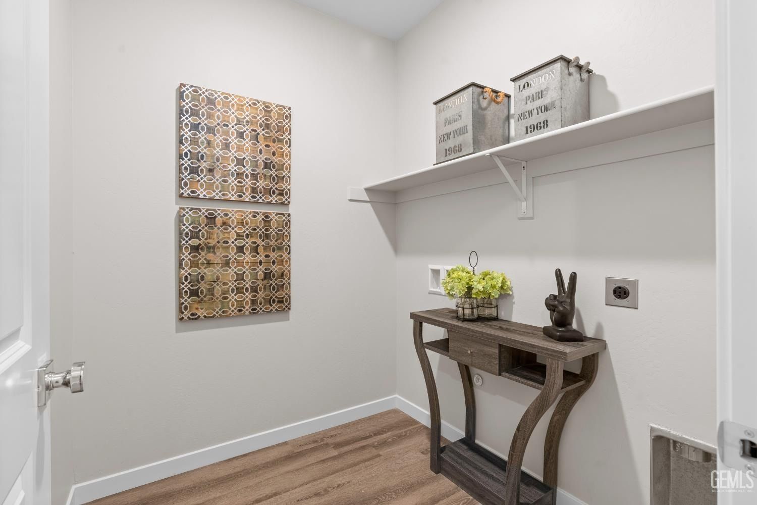 6107 Curvy Hills Drive. Bakersfield, CA 93306