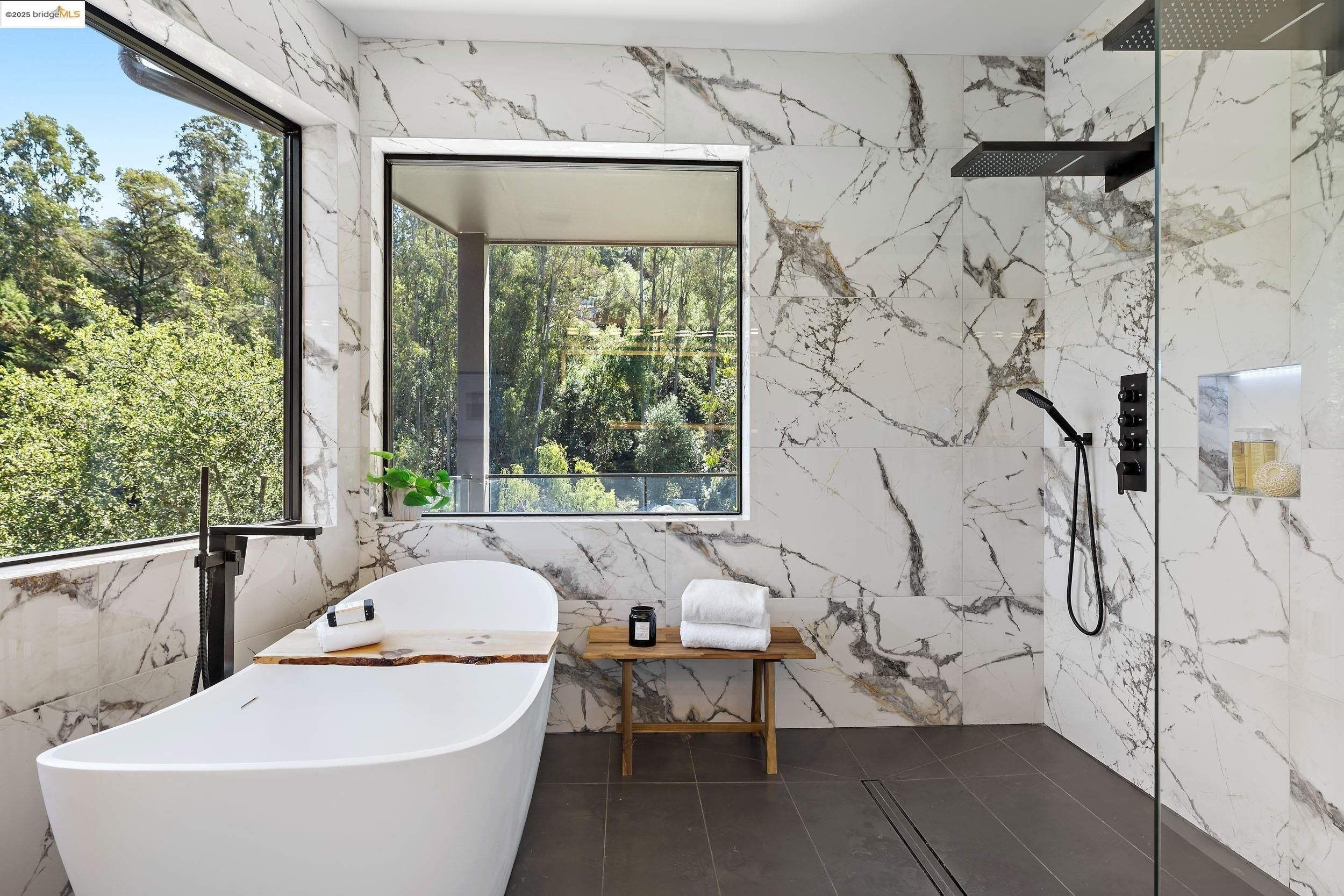 7260 Woodrow Drive. Oakland, CA 94611