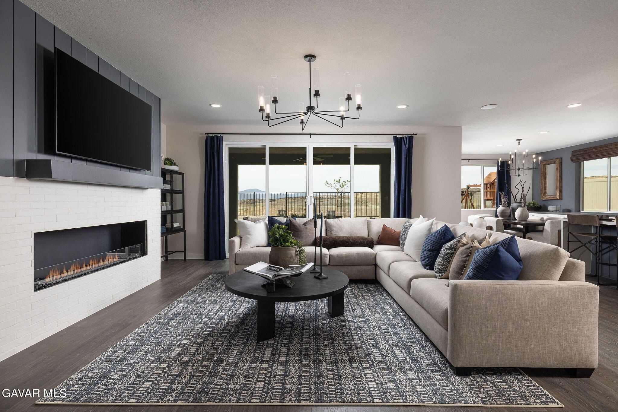 4048 Saddle Drive. Palmdale, CA 93551