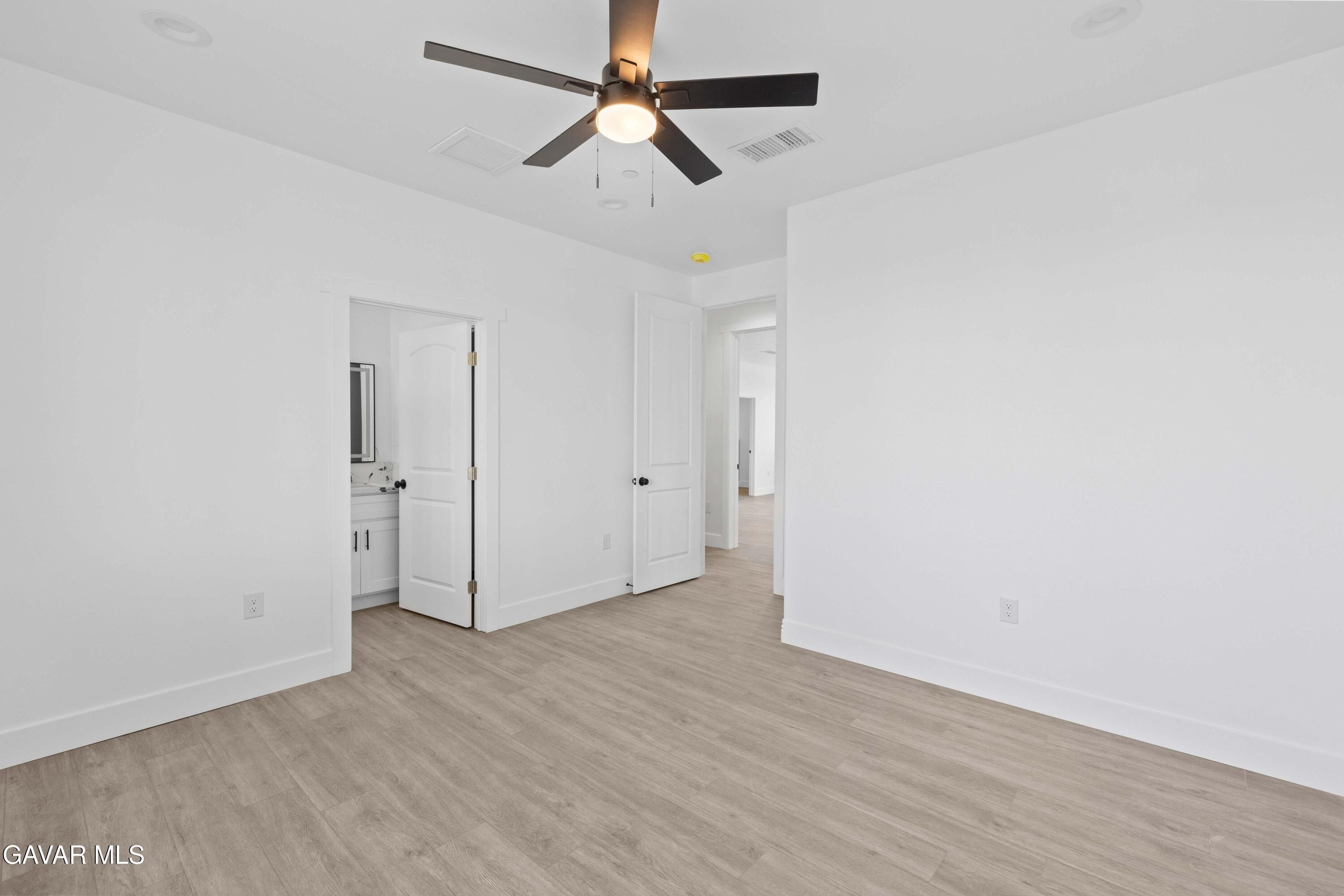 8746 W D4 Avenue. Lancaster, CA 93536