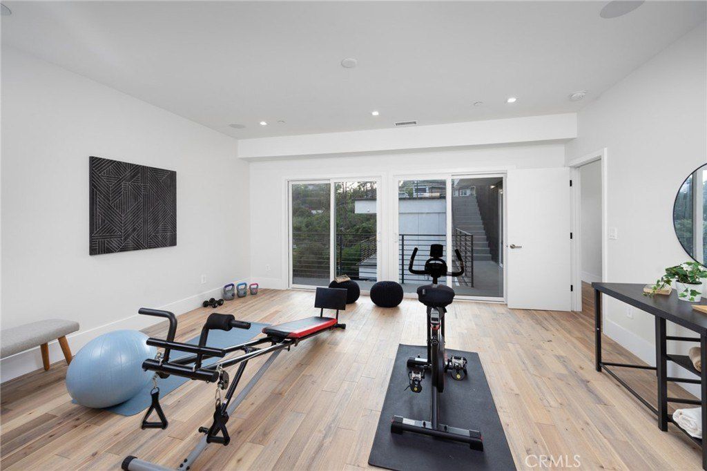 2124 Lake Shore Avenue. Los Angeles, CA 90039