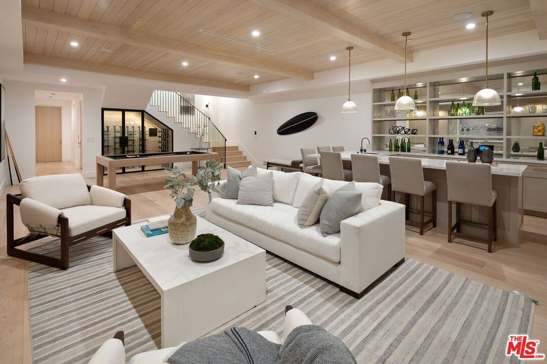 10444 Charing Cross Rd. Los Angeles, CA 90024