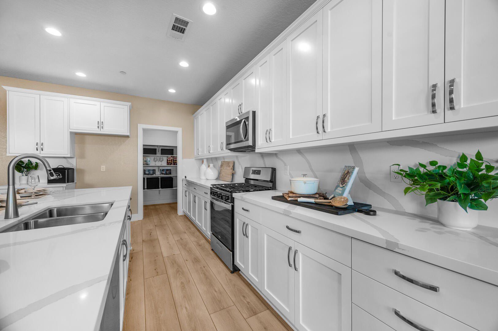 947 Lisbon Avenue. Tulare, CA 93274