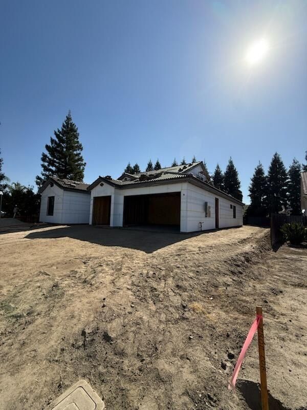 1047 E Arlen Avenue. Visalia, CA 93292