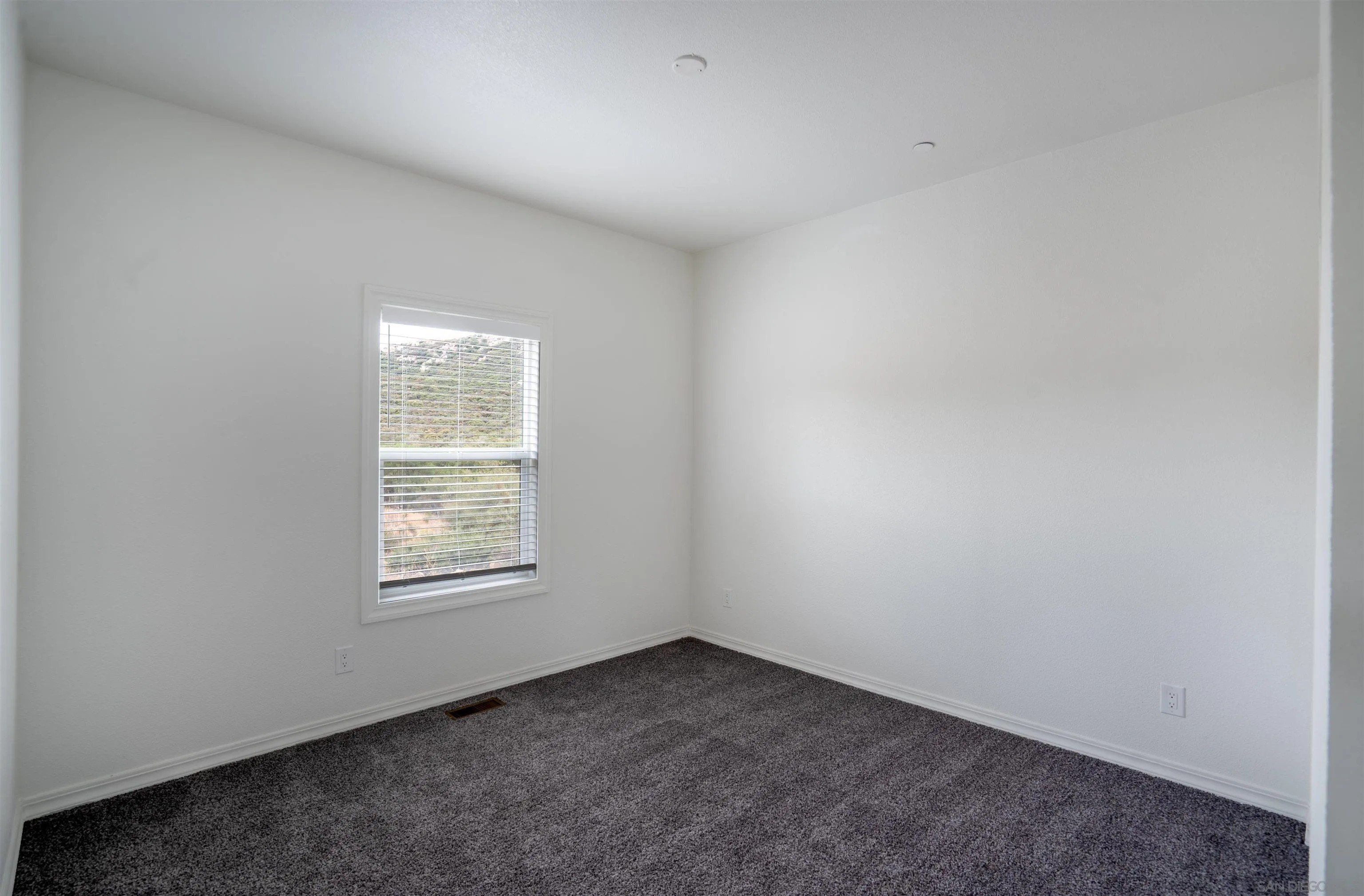 22815 Illahee Dr 17. Alpine, CA 91901