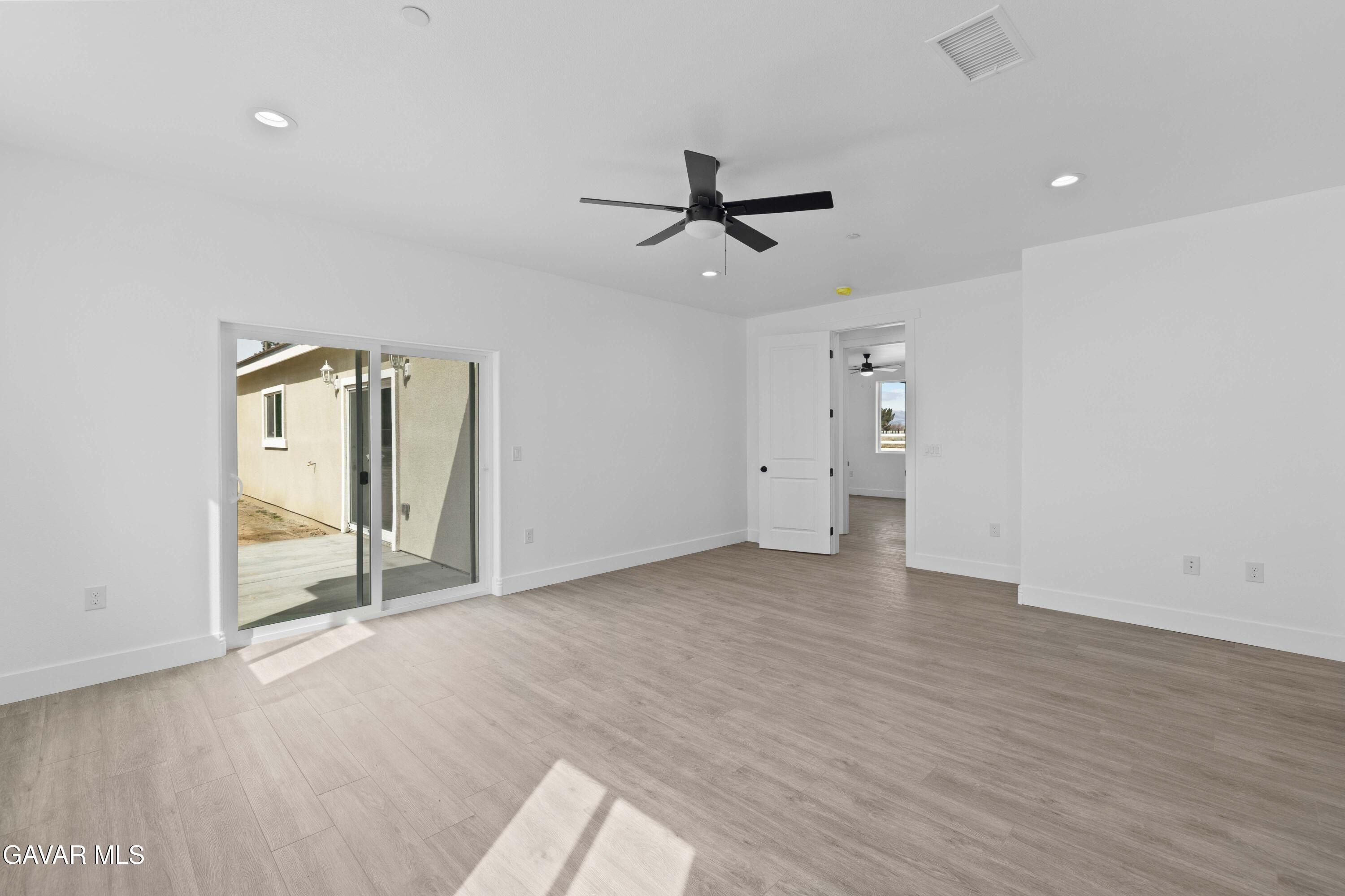 8546 W Avenue D4. Lancaster, CA 93536