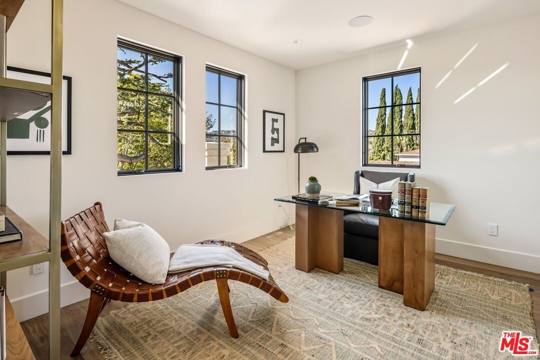 344 N Vista St. Los Angeles, CA 90036