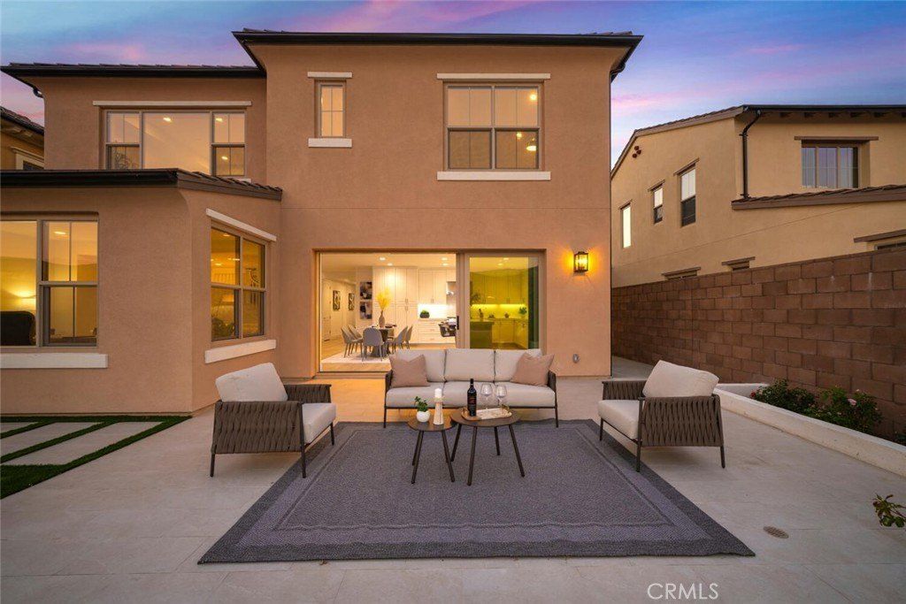 107 Somera. Irvine, CA 92602