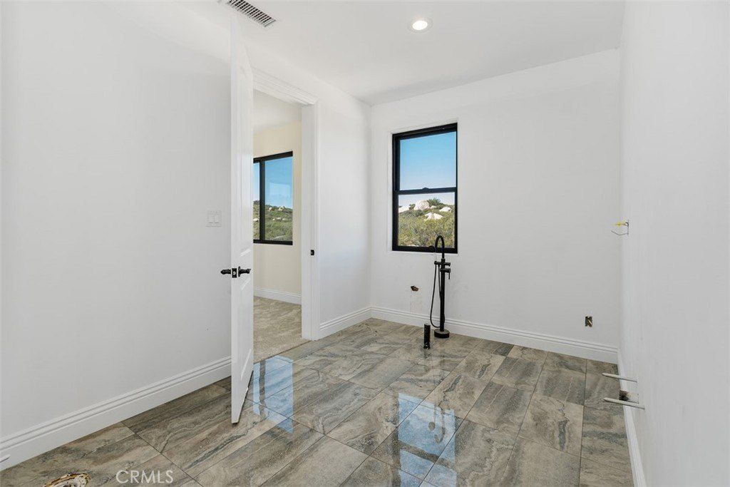 42125 Calle Paramo. Murrieta, CA 92562