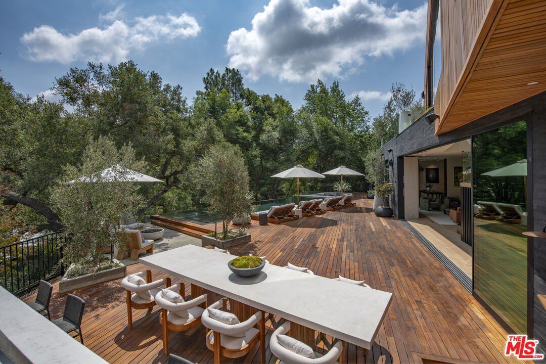 2535 Hutton Dr. Beverly Hills, CA 90210