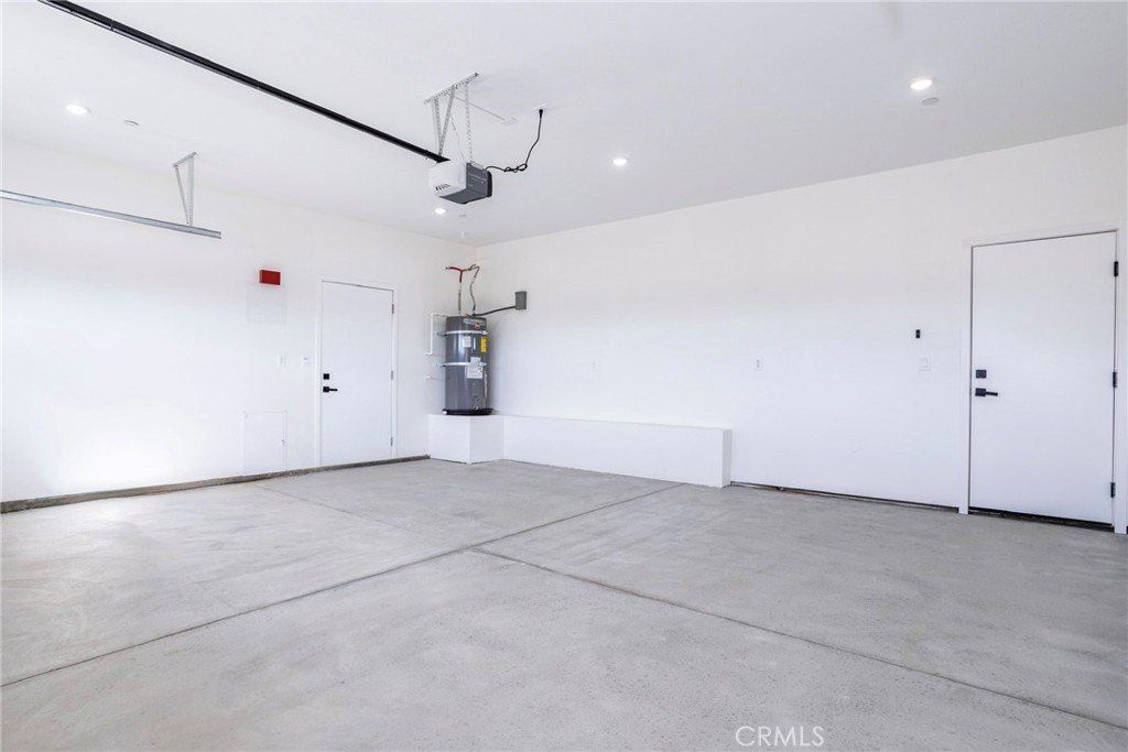 8413 Viburnum Avenue. California City, CA 93505