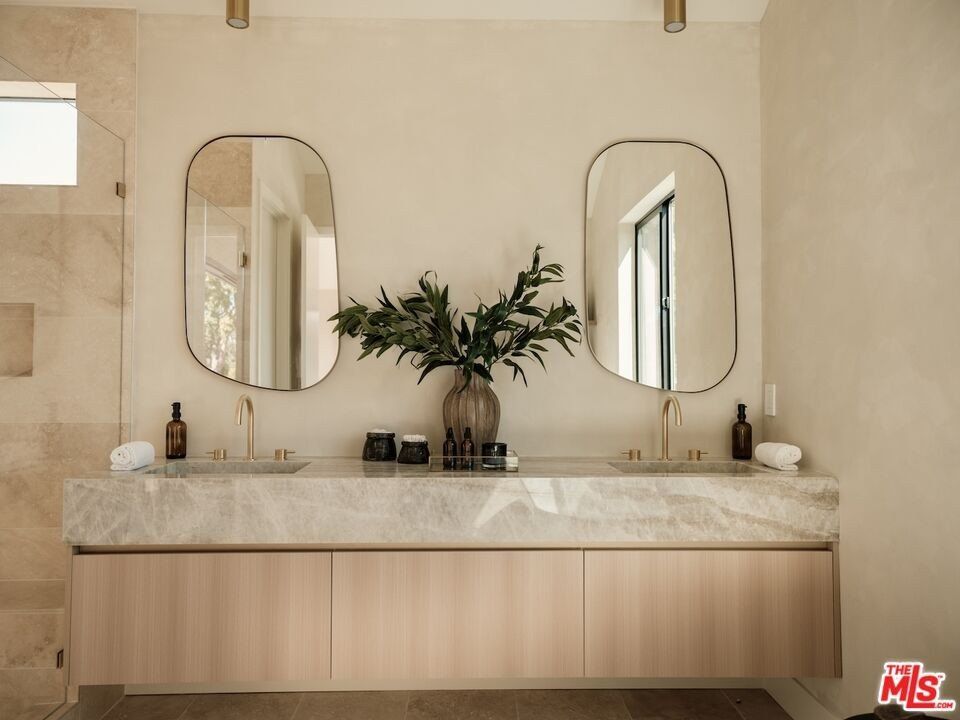 3629 Rosewood Ave. Los Angeles, CA 90066