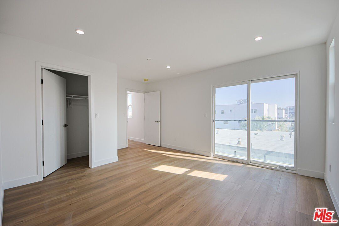 1638 Longwood Ave. Los Angeles, CA 90019