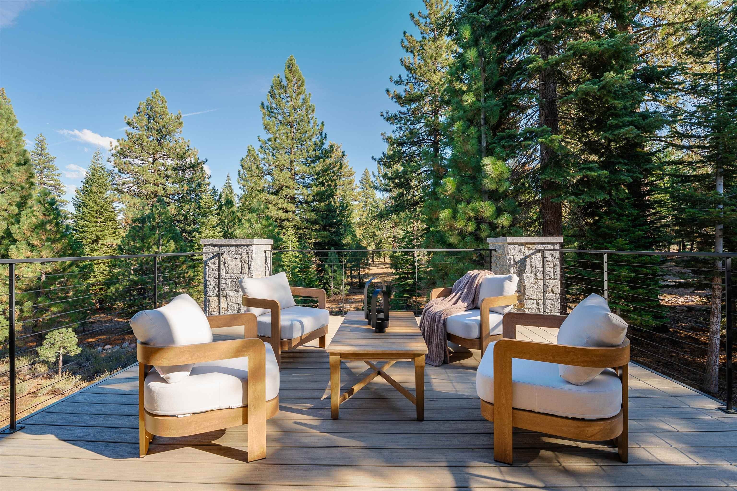 9090 Horned Lark Court. Truckee, CA 96161