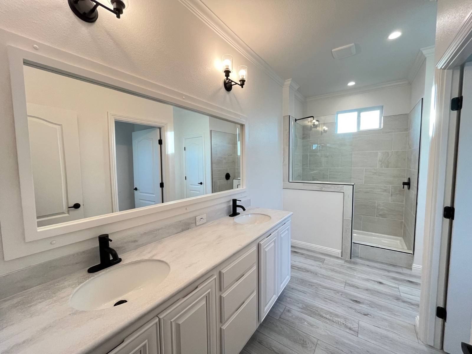 933 New England Village. Hayward, CA 94544