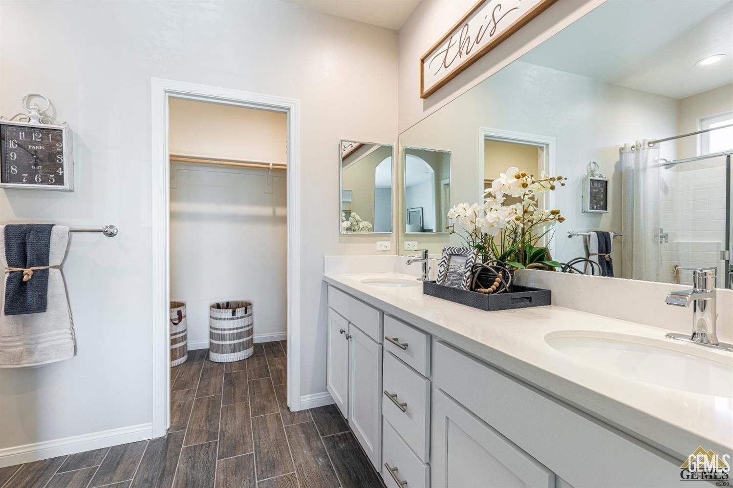 9111 Brown Leaf Avenue. Bakersfield, CA 93306