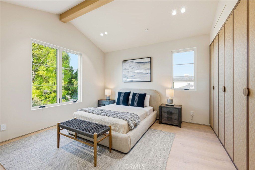 16782 Otsego. Encino, CA 91436