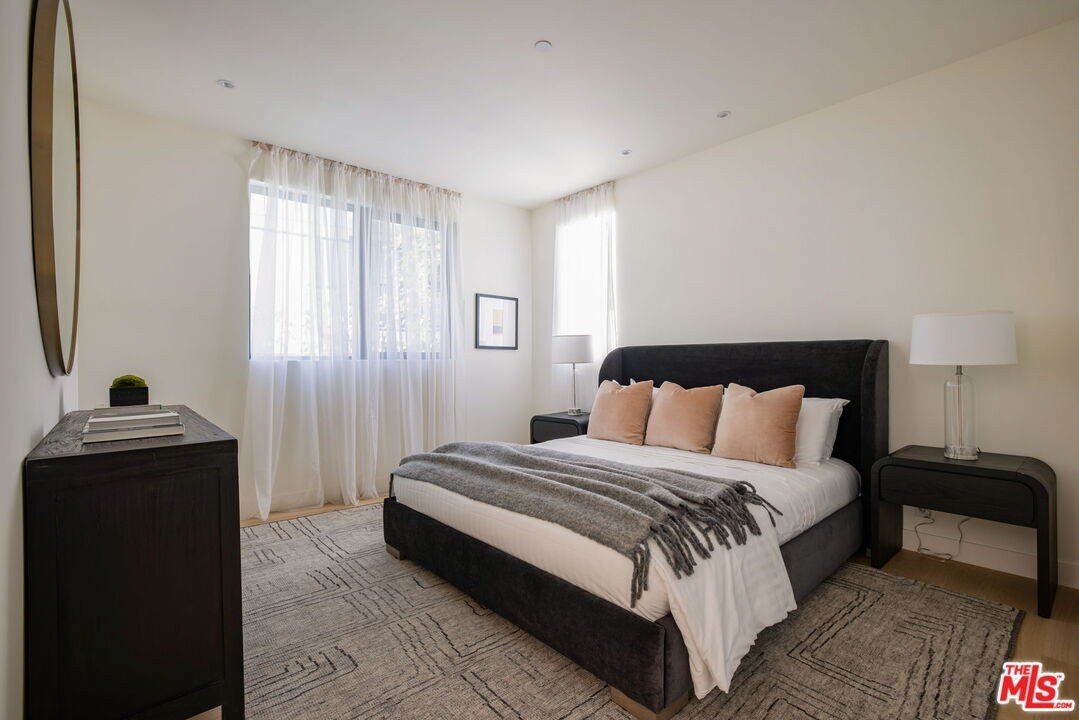 929 Hilldale. West Hollywood, CA 90069