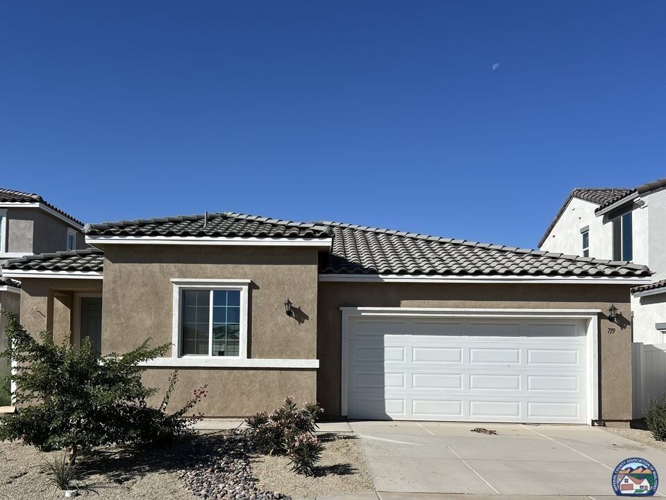 719 Zozoa Ct. Brawley, CA 92227