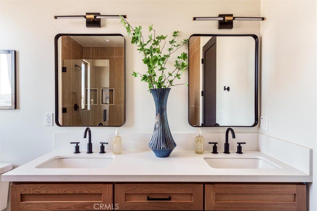 5441 Blackwelder. Los Angeles, CA 90016