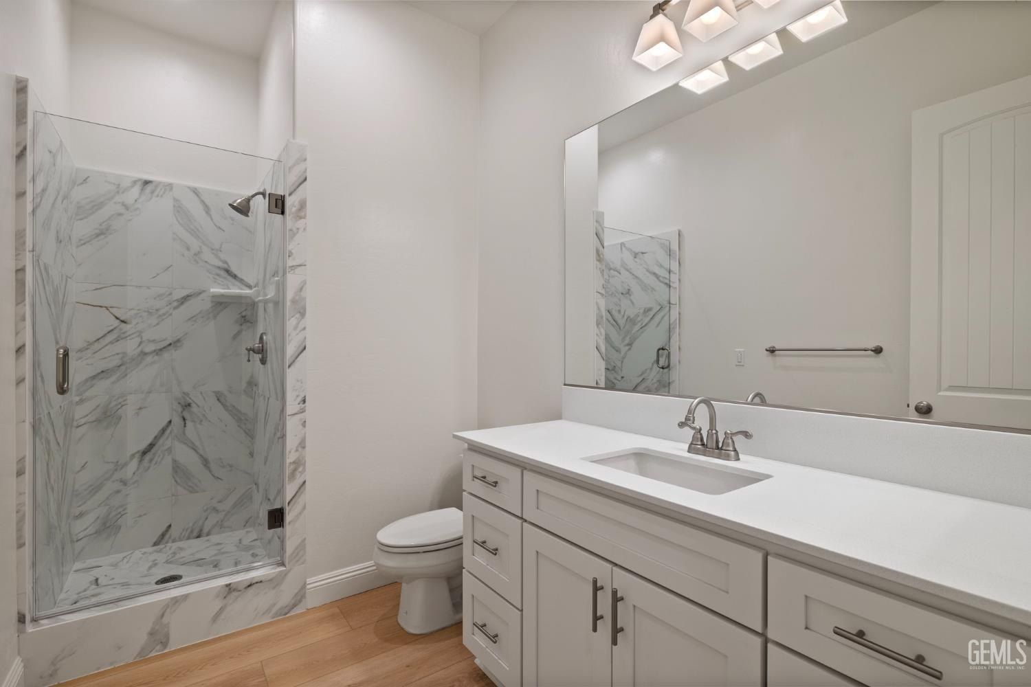 8806 Roverton Court. Bakersfield, CA 93314