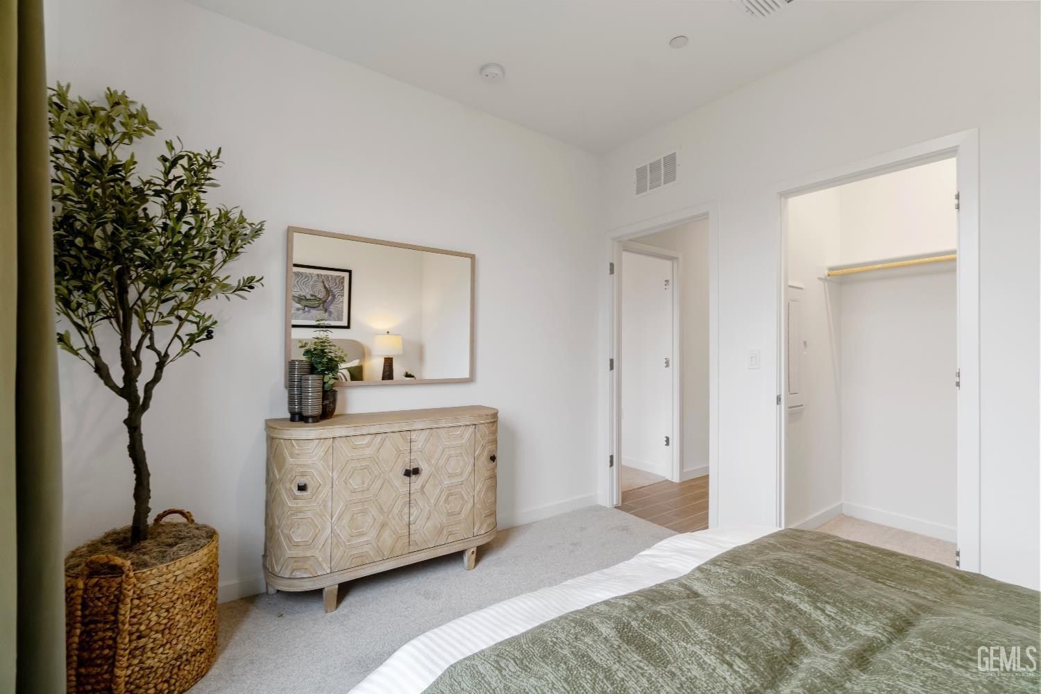 3238 Laurel Hill Lane. Shafter, CA 93263