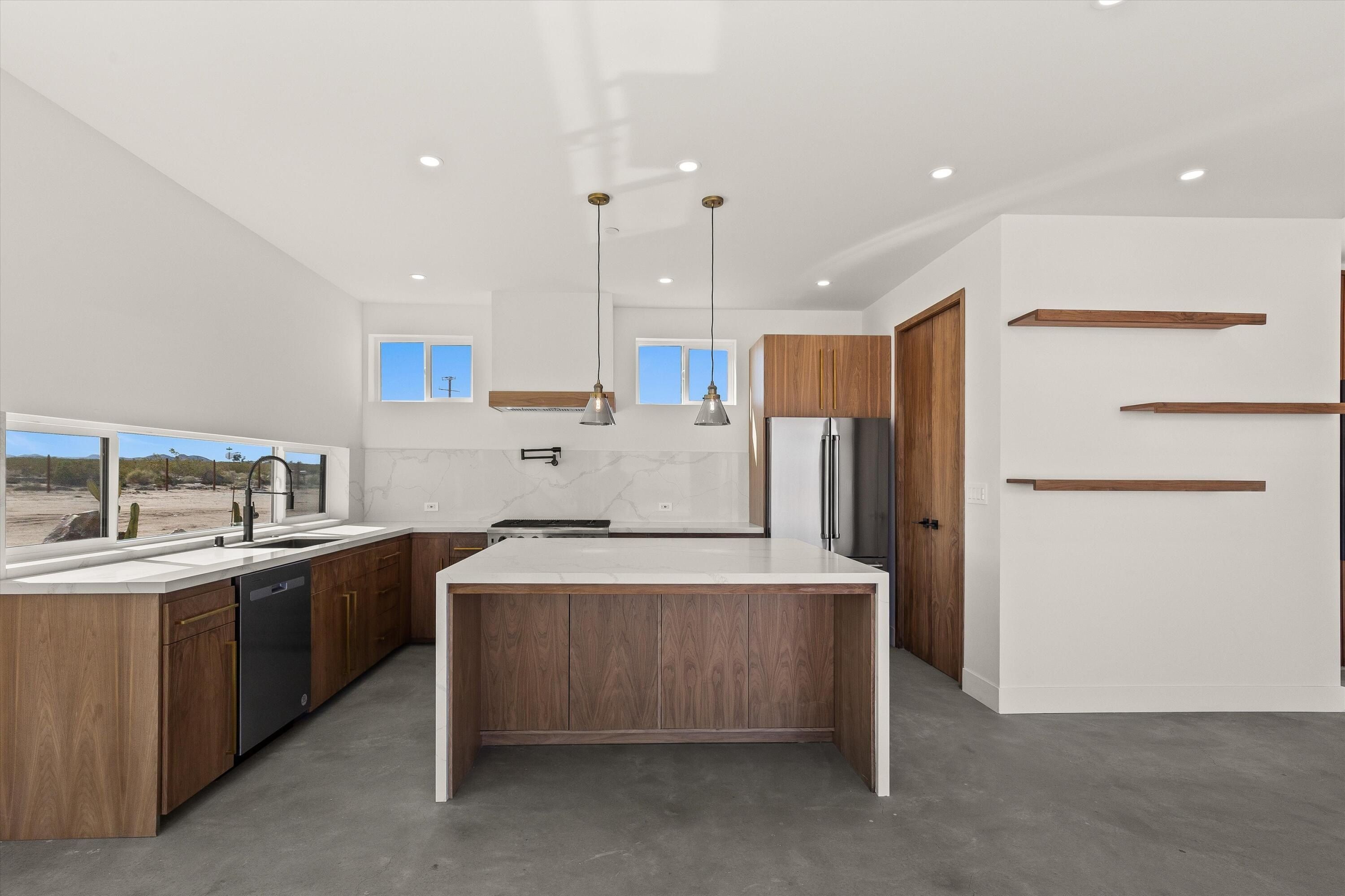 1925 Border Avenue. Joshua Tree, CA 92252