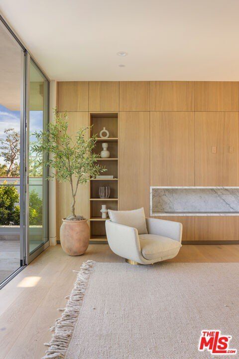 634 Moreno Ave. Los Angeles, CA 90049