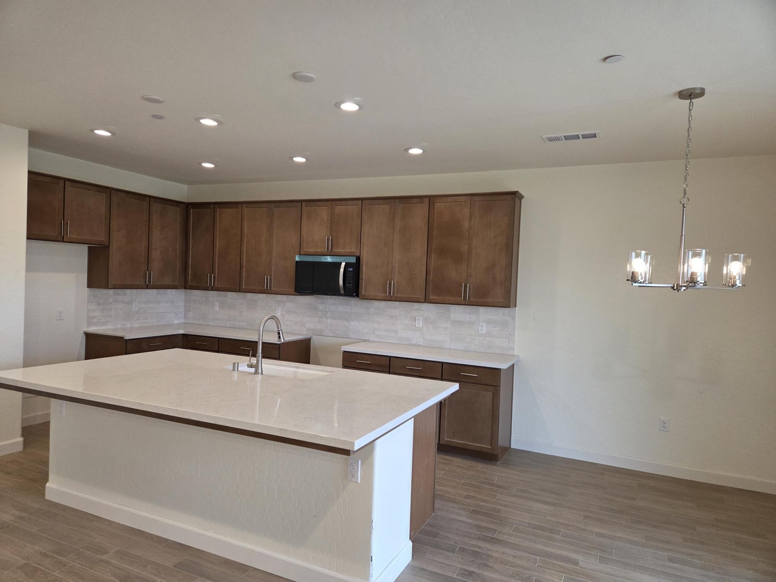 2318 N Hilton Street Unit Syc27. Visalia, CA 93291