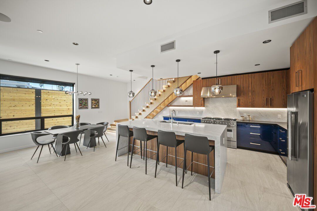 212 Bay St Unit 102. Santa Monica, CA 90405