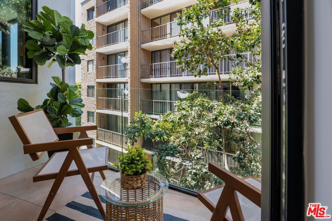 1361 Kelton Ave Unit 401. Los Angeles, CA 90024