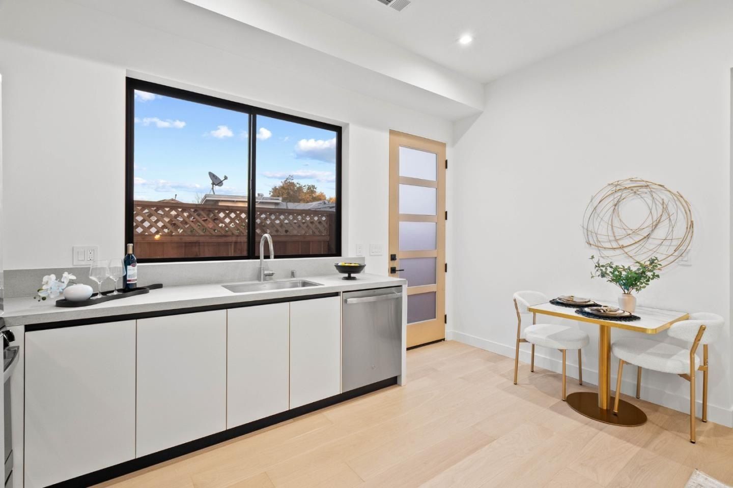 700 Farley St. Mountain View, CA 94043