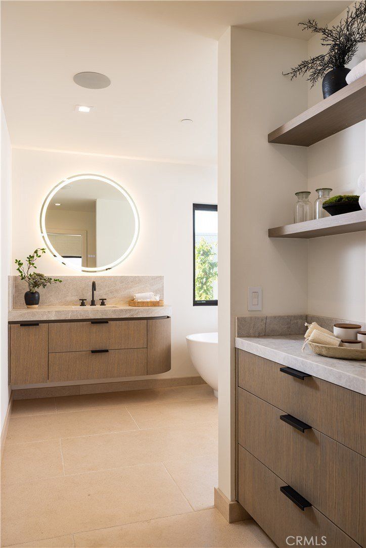 1524 Dolphin Terrace. Corona Del Mar, CA 92625