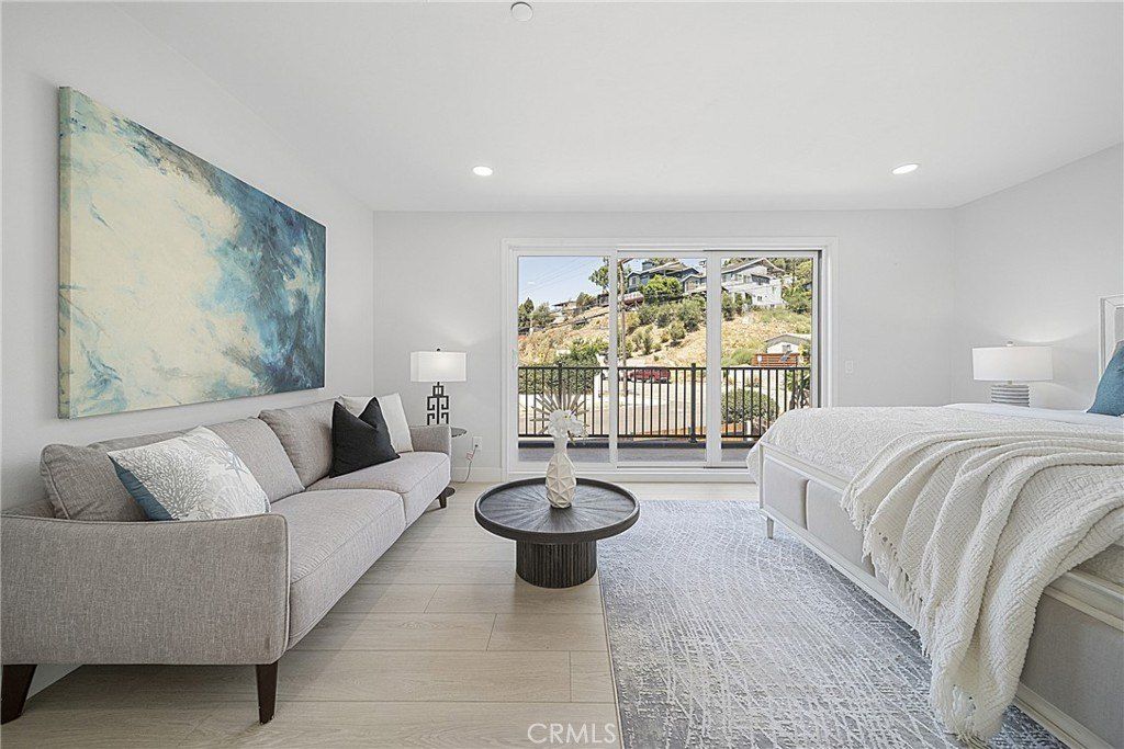 2926 Future Street. Los Angeles, CA 90065