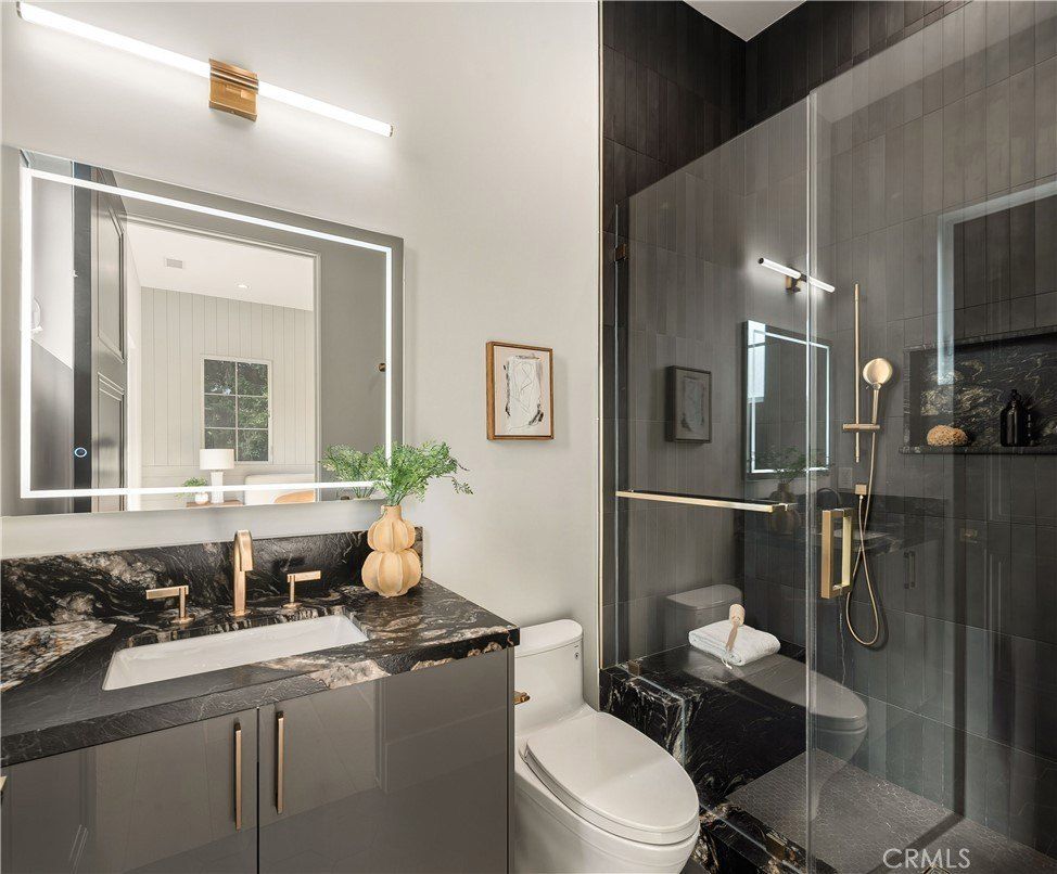 20511 Wells Drive. Woodland Hills, CA 91364