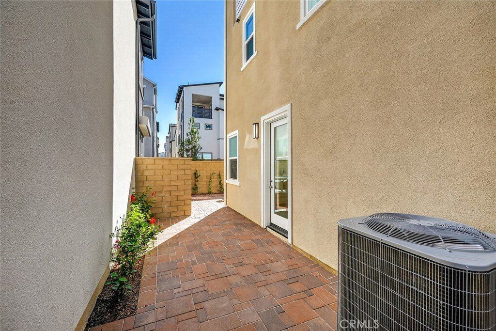 418 Lobata. Irvine, CA 92618