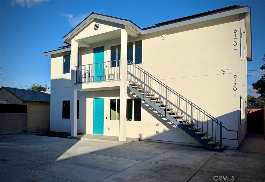 6118 Amos. Lakewood, CA 90712