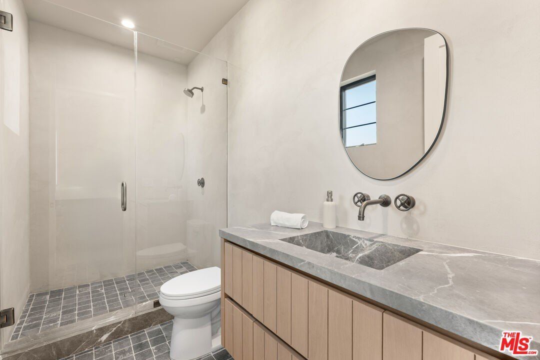 11746 La Maida St. Valley Village, CA 91607