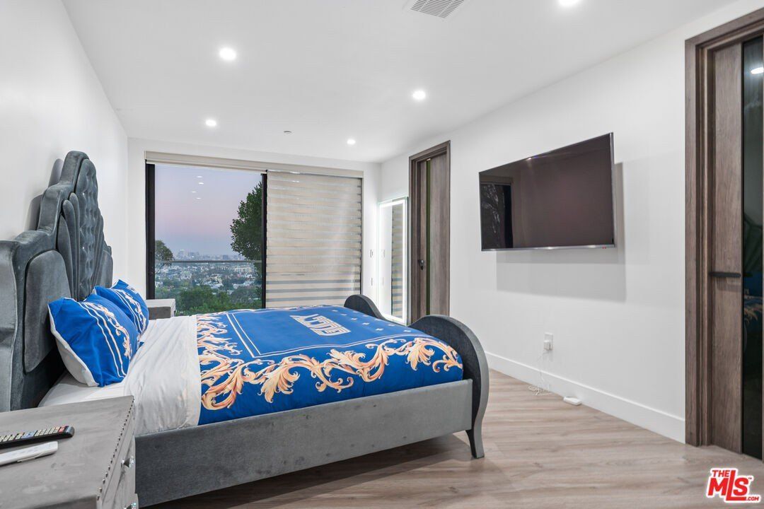 6181 Temple Hill Dr. Los Angeles, CA 90068